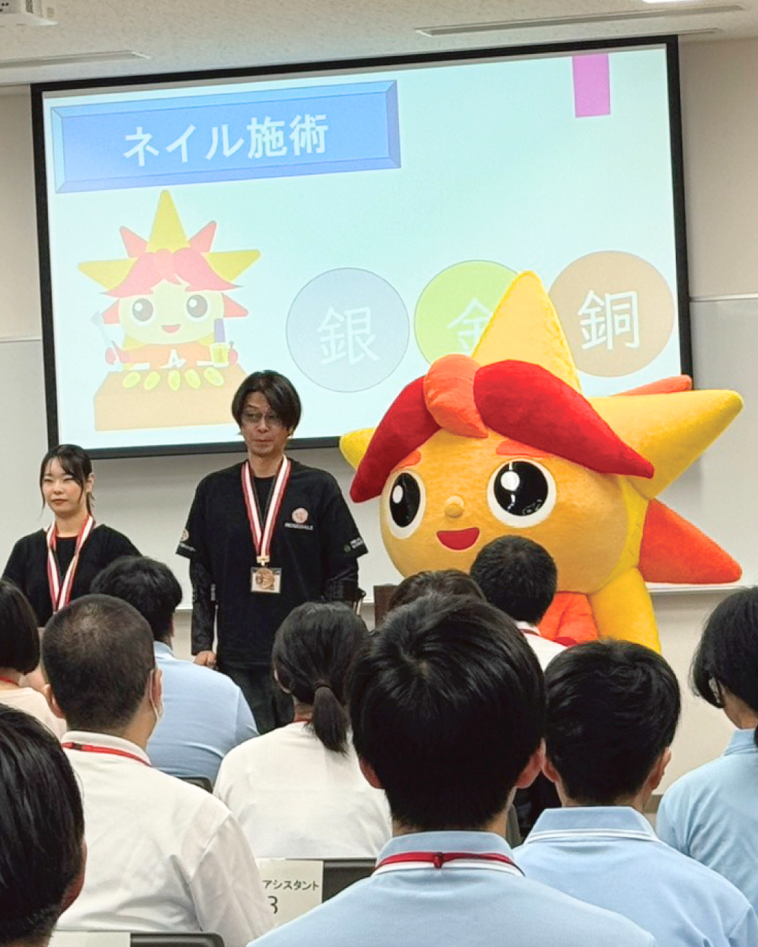 アビリンピック佐藤さん受賞の様子